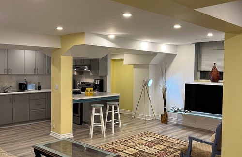 Central Erin Mills House | Private Room#1 - Erin Mills Town Centre
