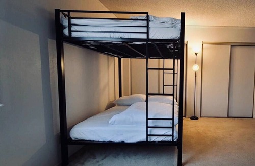 Ridgecrest House | Private Room [#1] - Queen Bed - Solo Travelers