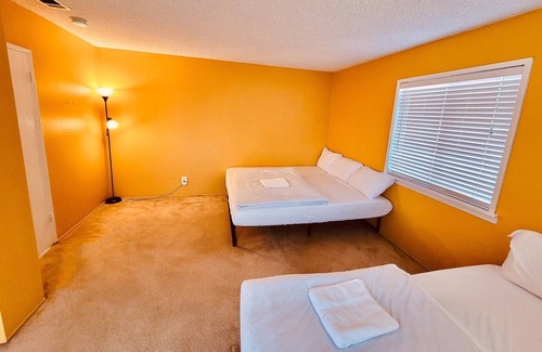 Ridgecrest House | Private Room [#2] - King & Queen Beds - Shared Bathroom