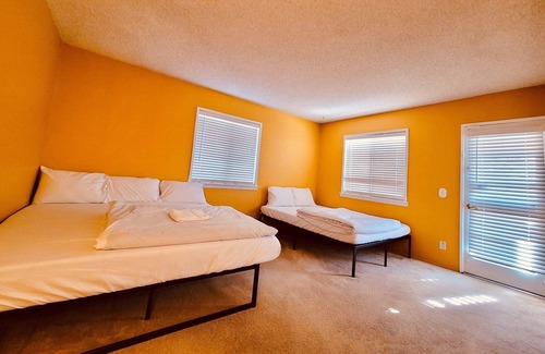 Ridgecrest House | Private Room [#2] - King & Queen Beds - Shared Bathroom