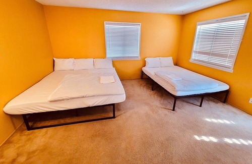 Ridgecrest House | Private Room [#2] - King & Queen Beds - Shared Bathroom