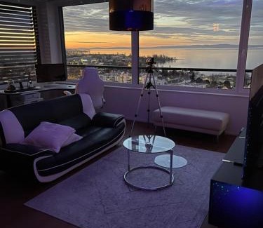 Rorschach House | Private Room - Amazing Lake View