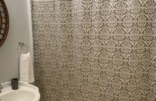 Cullman House | Private room and bathroom in the heart of Cullman.