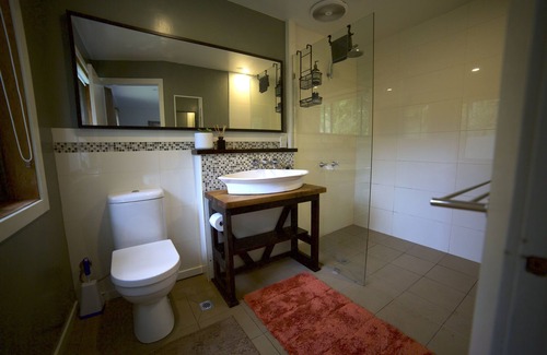 Bangalow House | Private room and ensuite
