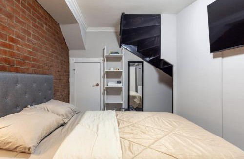 Central New York City House | Private Room at a shared apartment by Times Square