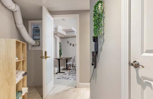 Central New York City House | Private Room at a shared apartment by Times Square