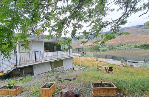 Valleyview House | Private Room at Riverfront House