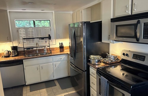 Harbor Condo | Private Room + Bath 30+ Nights Signal Hill