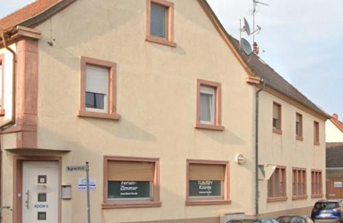 Ramstein-Miesenbach Apartment | Private room #3 with Queen size, ground floor, AC, 2min to RAB