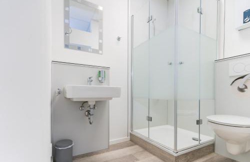 Ramstein-Miesenbach Apartment | Private room #3 with Queen size, ground floor, AC, 2min to RAB