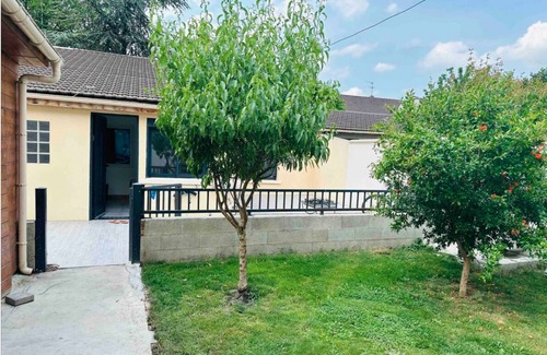 Tremblay-en-France House | Private Room & Shared Bathroom Near CDG Airport, Parc de Expo, Disneyland