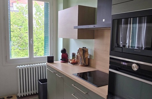 Vallieres House | Private room in the city center with breakfast!