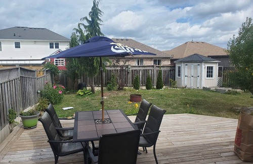 Brantford House | Private room in a Cozy bungalow