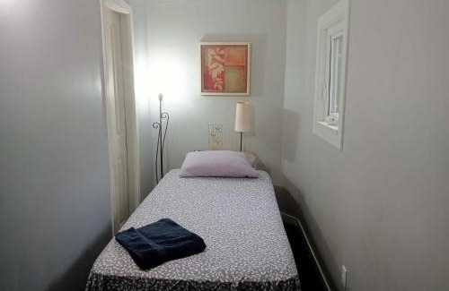 Surrey Newton House | Private Room in a Great Location at King George Boulevard, Surrey- Walk to Restaurants, Shopping, Transit KG1