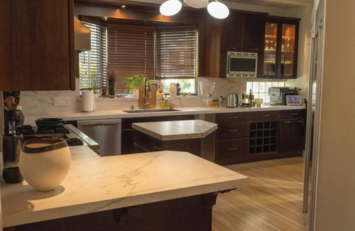 Belmont Heights Villa | Private Room in a Luxurious Wellness Sanctuary