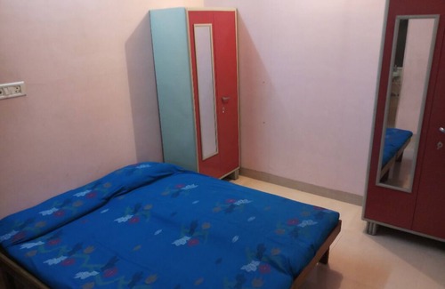 Jogeshwari West Apartment | Private Room in an Apartment for 1 or 2 persons at Andheri West