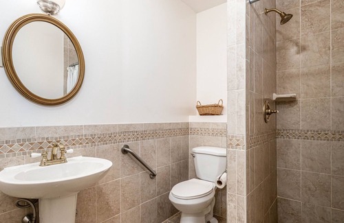 Lancaster House | Private Room in Grand Estate w/ Separate Entrance
