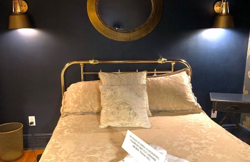 Midland House | PRIVATE ROOM IN HISTORIC HOUSE