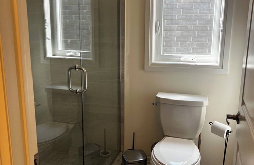 Balm Beach House | Private Room in Markham