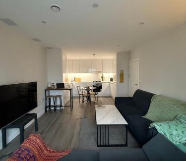 South Hornchurch Apartment | Private Room in Shared 3-Bedroom Apartment