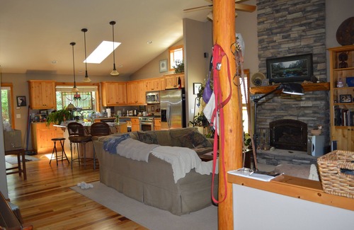 Southwest Bend House | Private Room in shared home next to the Deschutes River Trail