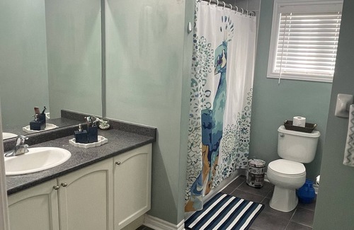 Barrie House | Private Room in South Barrie (For Females Only)