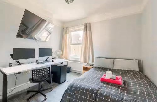 Uxbridge South House | Private Room in Uxbridge near Heathrow