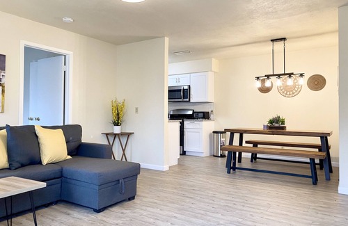 McNeil House | Private room-Near Domain&St Davis Hospital