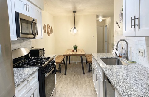 McNeil House | Private room-Near Domain&St Davis Hospital