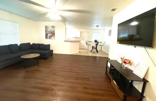 Dallas House | Private room near downtown