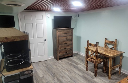 Byrdstown Apartment | Private room. On lake