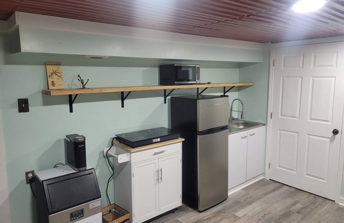 Byrdstown Apartment | Private room. On lake