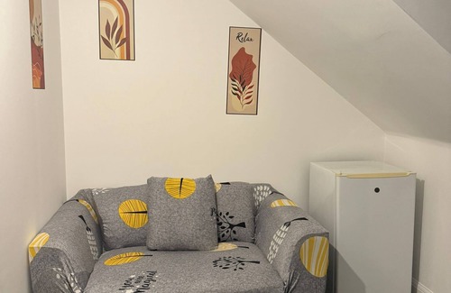 Congerstone House | PRIVATE ROOM, PRIVATE LIVING ROOM AND PRIVATE BATHROOM