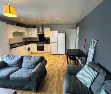 Wakefield Apartment | Private room - Shared Bathroom, Wakefield