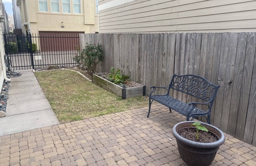 South Central Houston House | Private Room Stadium Suite