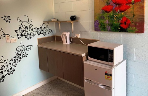 Strathmerton House | Private Room with Bathroom and Great Rate
