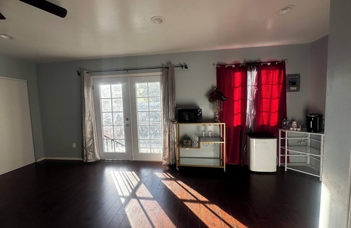 Florence-Graham House | Private Room with En-suite in South Los Angeles