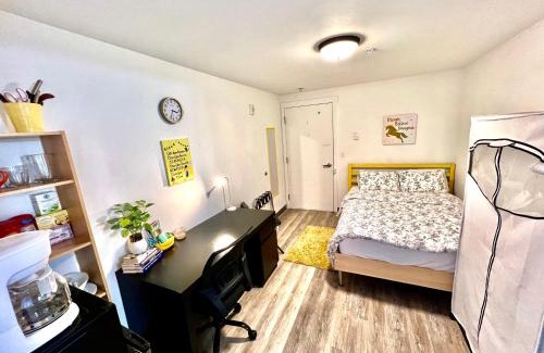 University District Apartment | Private Room with Ensuite Bathroom 10 Minutes Walk to University of Washington