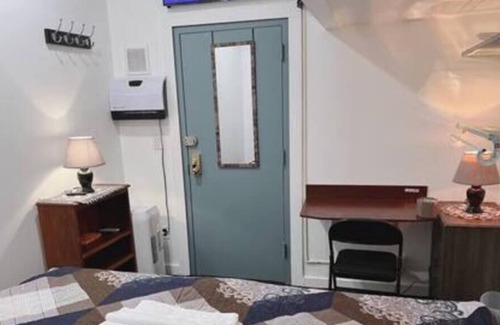 Mott Haven Apartment | Private room with King Size / Twin bed in the Bronx