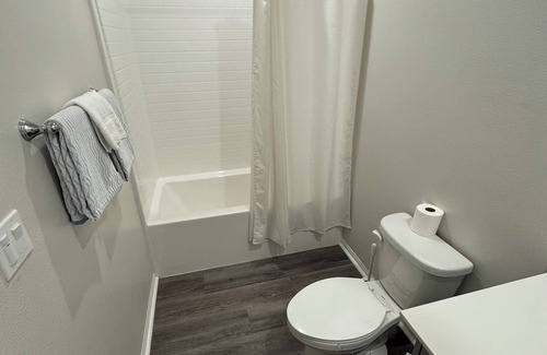 Temecula House | Private Room with own bathroom in Winchester, 12 mins away from Temecula Winery