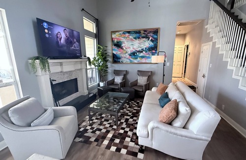 Dreamhill Estates House | Private Room with Private Bathroom in Shared Home – Near Downtown & Hospital