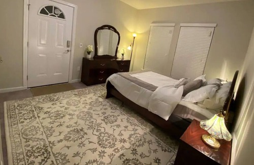 Pooler House | Private Room with private bath and private parking