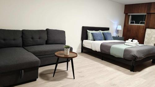 Fraserview House | Private Room with Shared Washroom in Homestay