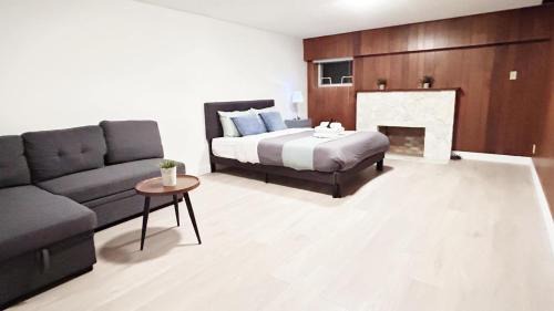 Fraserview House | Private Room with Shared Washroom in Homestay