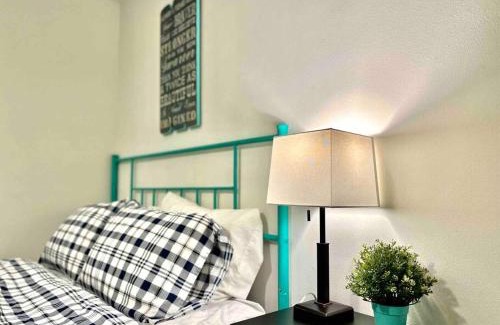 University District Apartment | Private Room with Shared Bathroom on the 1st Floor 10 minutes walk to University of Washington