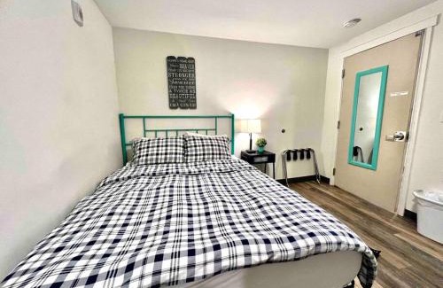 University District Apartment | Private Room with Shared Bathroom on the 1st Floor 10 minutes walk to University of Washington