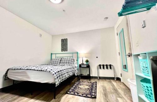 University District Apartment | Private Room with Shared Bathroom on the 1st Floor 10 minutes walk to University of Washington