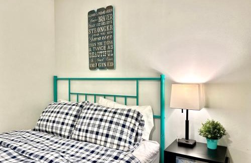 University District Apartment | Private Room with Shared Bathroom on the 1st Floor 10 minutes walk to University of Washington