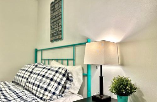 University District Apartment | Private Room with Shared Bathroom on the 1st Floor 10 minutes walk to University of Washington
