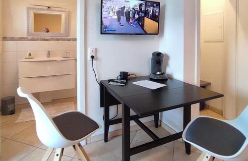Mainz-Bingen Apartment | Private room with terrace and own access in Ockenheim am Jakobsberg